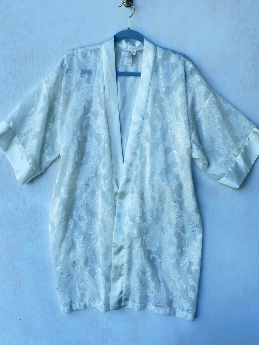 *VINTAGE IVORY DAMASK FLORAL PRINT SATIN BRIDAL ROBE* SIZE MEDIUM*